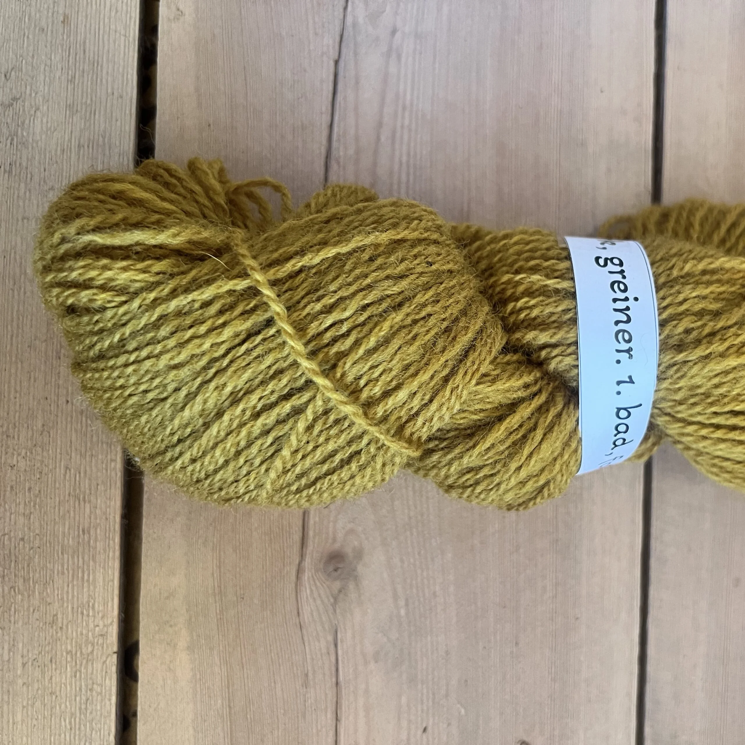 Snømus farget med greiner av lerk 1. bad