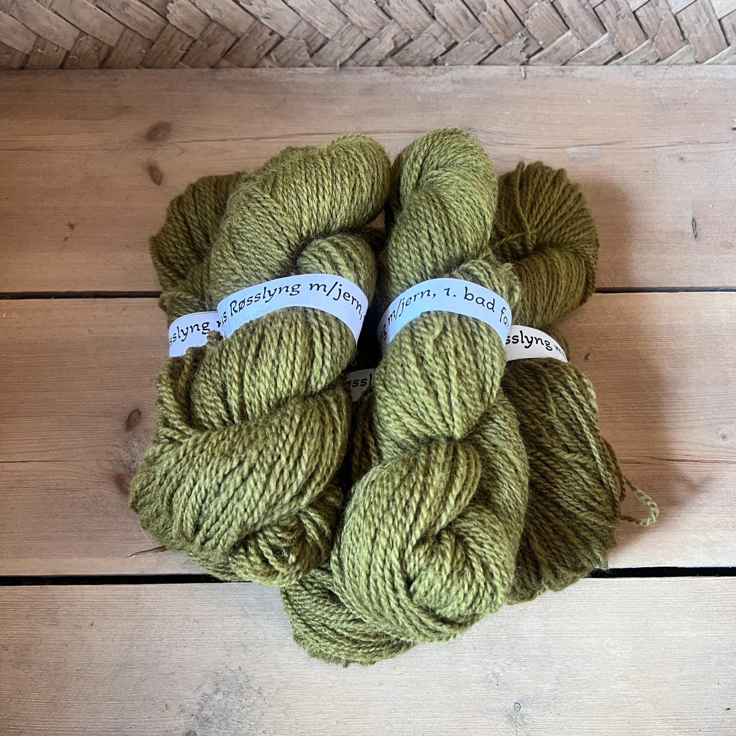 Skogmus farget på Røsslyng m. jern 1 bad